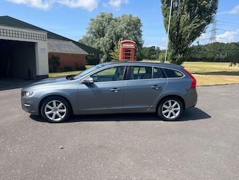 Used Volvo V60 2016 for sale - 75342972: Photo