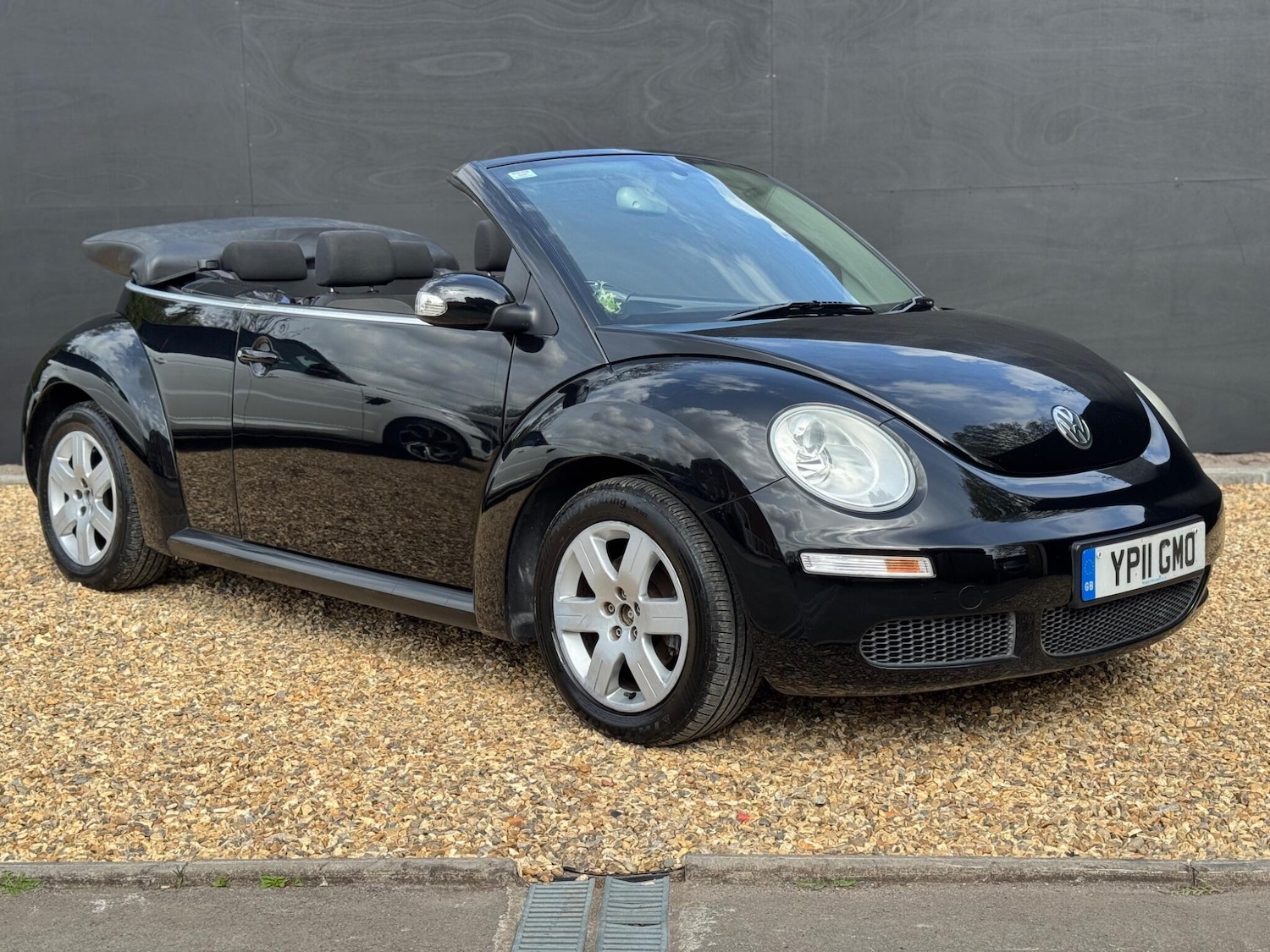 Used Volkswagen Beetle 2011 for sale - 78205074: Photo 1