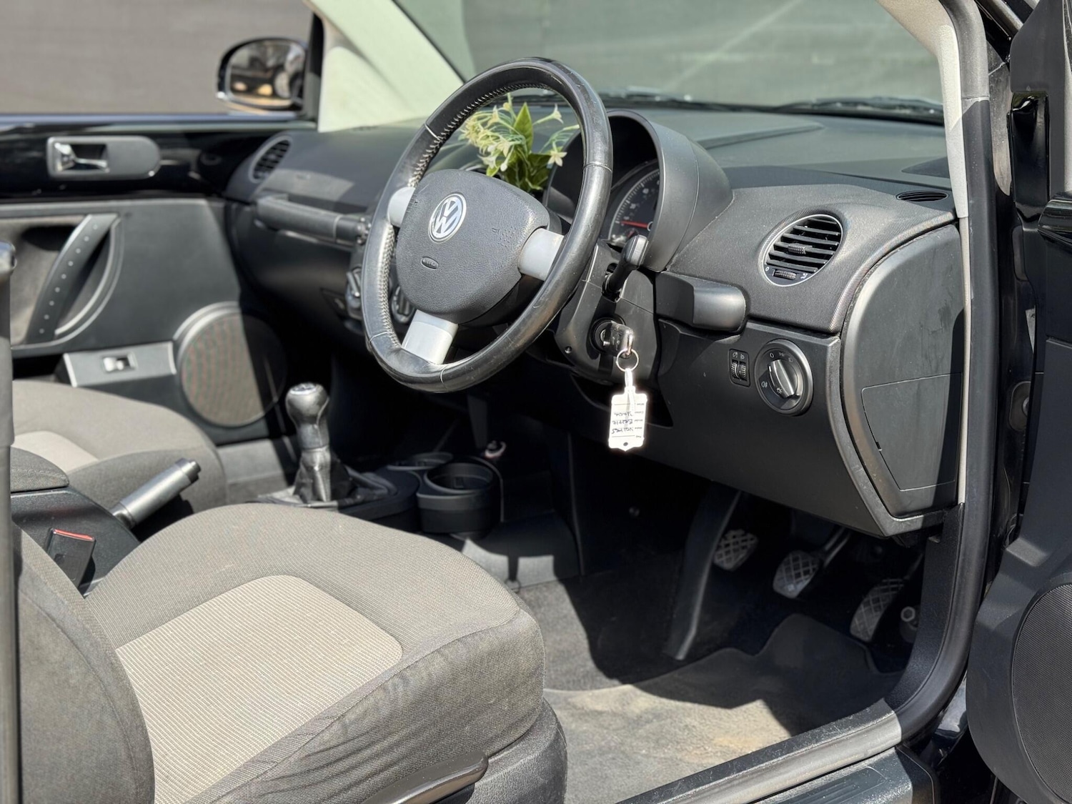 Used Volkswagen Beetle 2011 for sale - 78205074: Photo 28