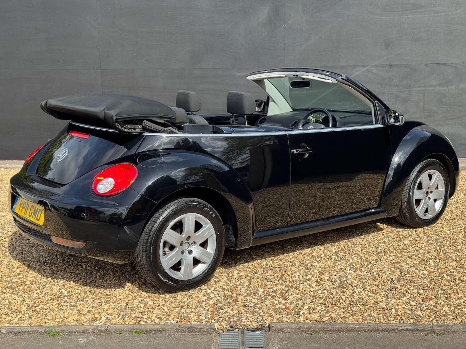 Used Volkswagen Beetle 2011 for sale - 78205074: Photo 4