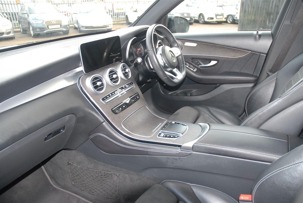 Used Mercedes-Benz GLC 2019 for sale - 77261950: Photo 2