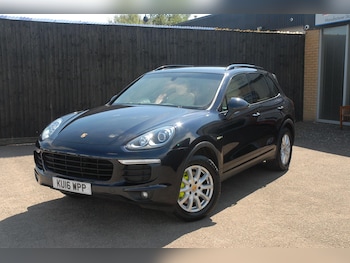 Used Porsche Cayenne 2016 for sale - 79102114: Photo