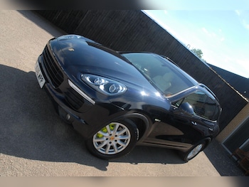 Used Porsche Cayenne 2016 for sale - 79102114: Photo