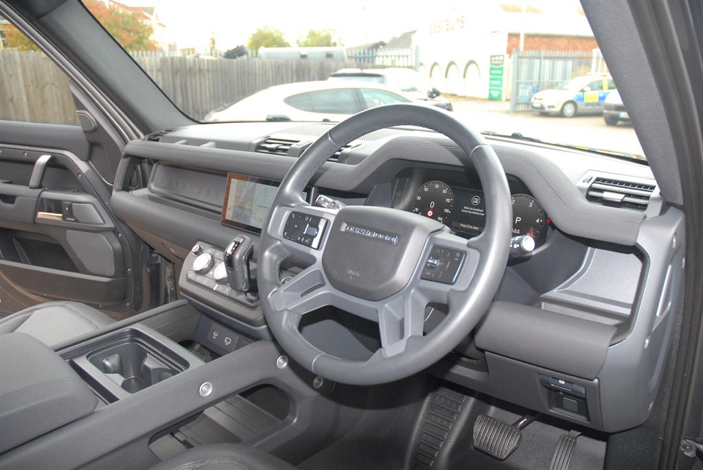 Used Land Rover Defender 2022 for sale - 76979847: Photo 3