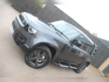 Used Land Rover Defender 2022 for sale - 76979847: Photo