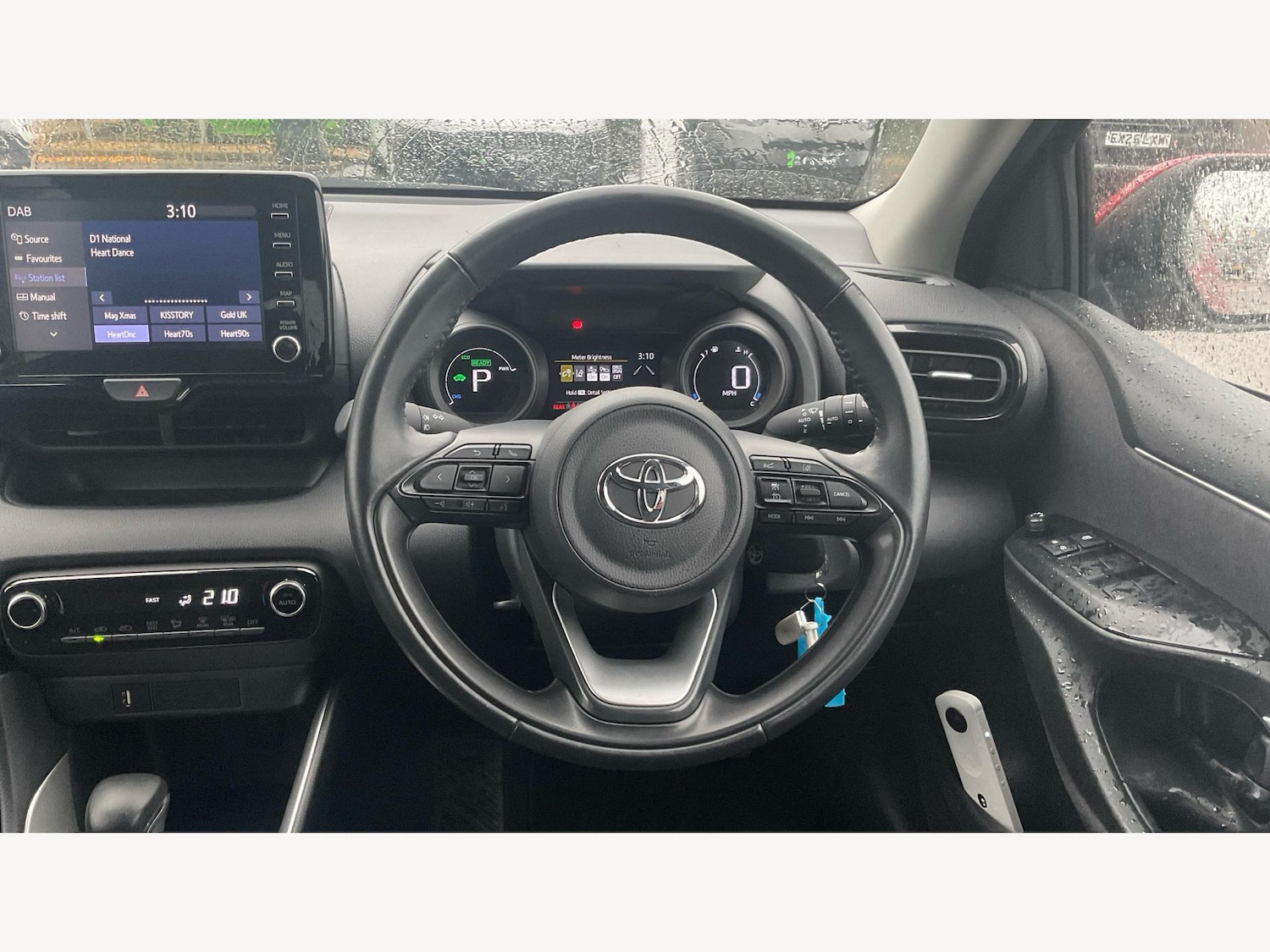 Used Toyota Yaris 2022 for sale - 76689426: Photo 8