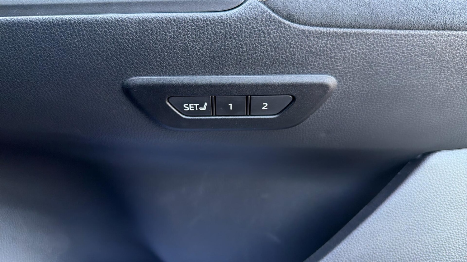 Used Toyota C-HR 2025 for sale - 78034142: Photo 32