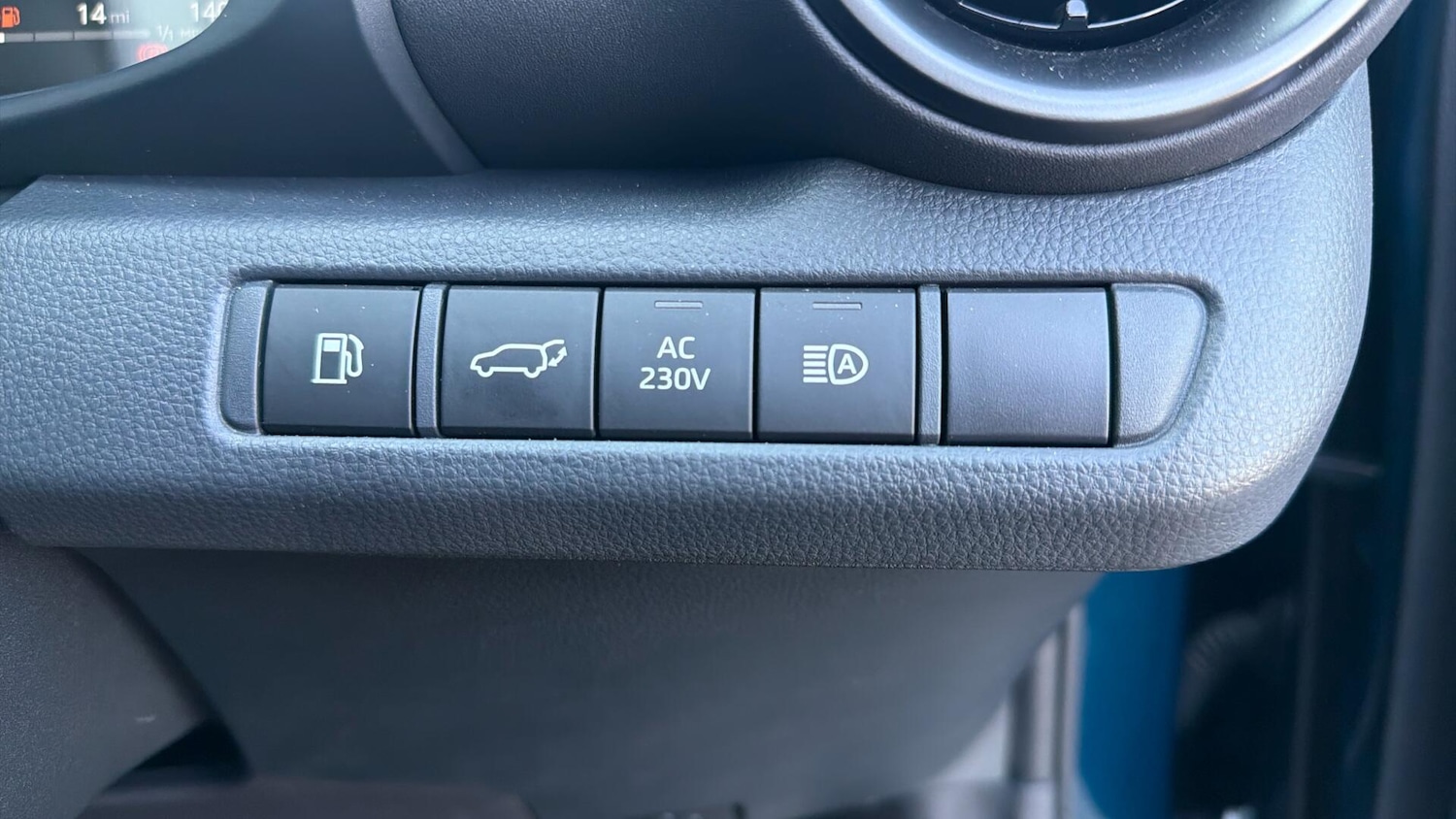 Used Toyota C-HR 2025 for sale - 78034142: Photo 33