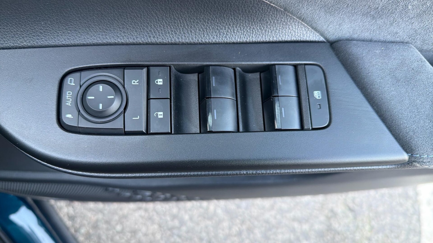 Used Toyota C-HR 2025 for sale - 78034142: Photo 34