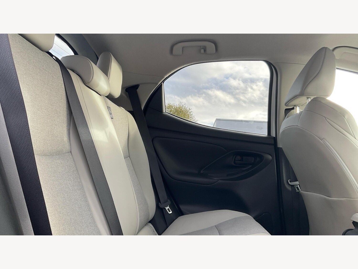 Used Toyota Yaris 2023 for sale - 76424363: Photo 14