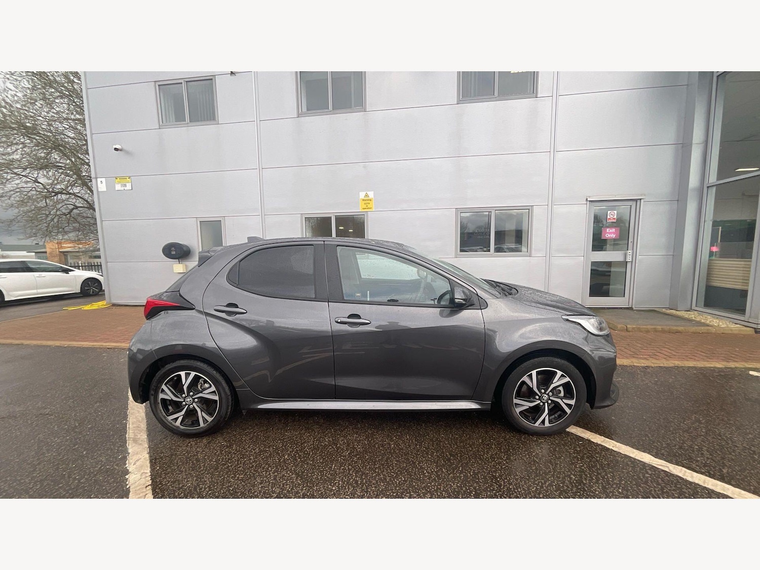 Used Toyota Yaris for sale - 78135669: Photo 18