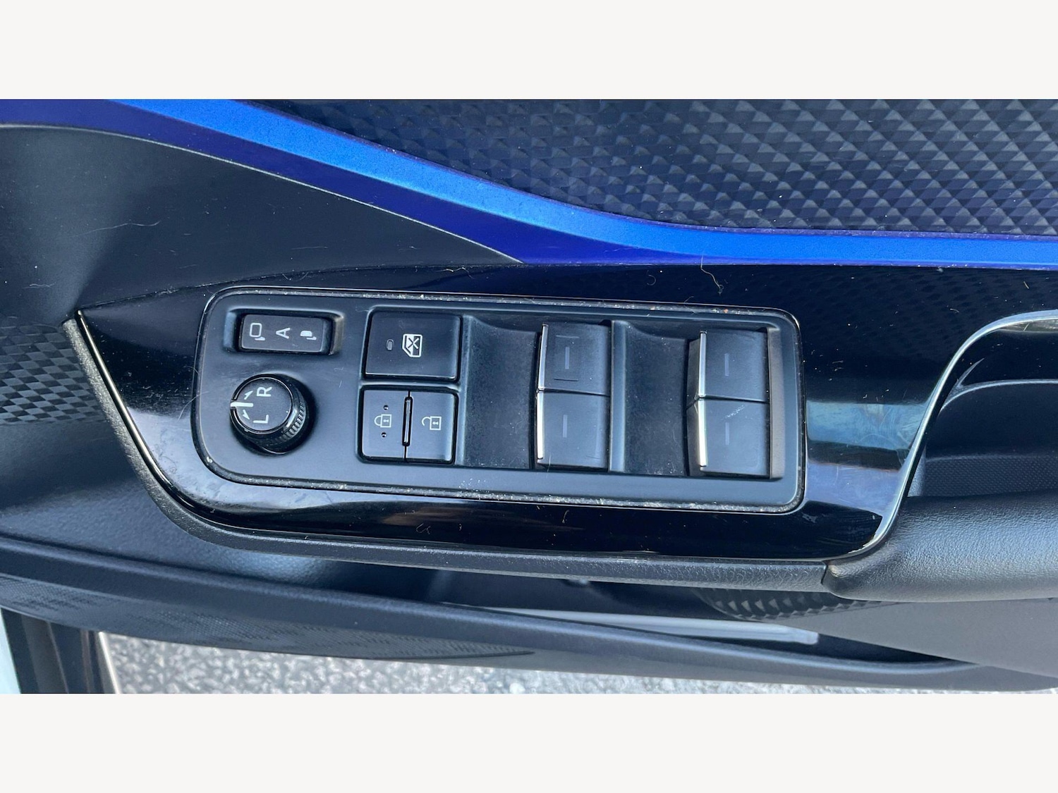 Used Toyota C-HR 2020 for sale - 77994352: Photo 24