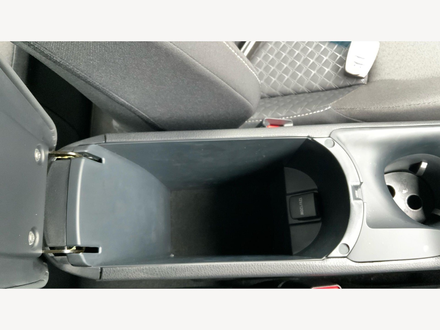 Used Toyota C-HR for sale - 78115242: Photo 24