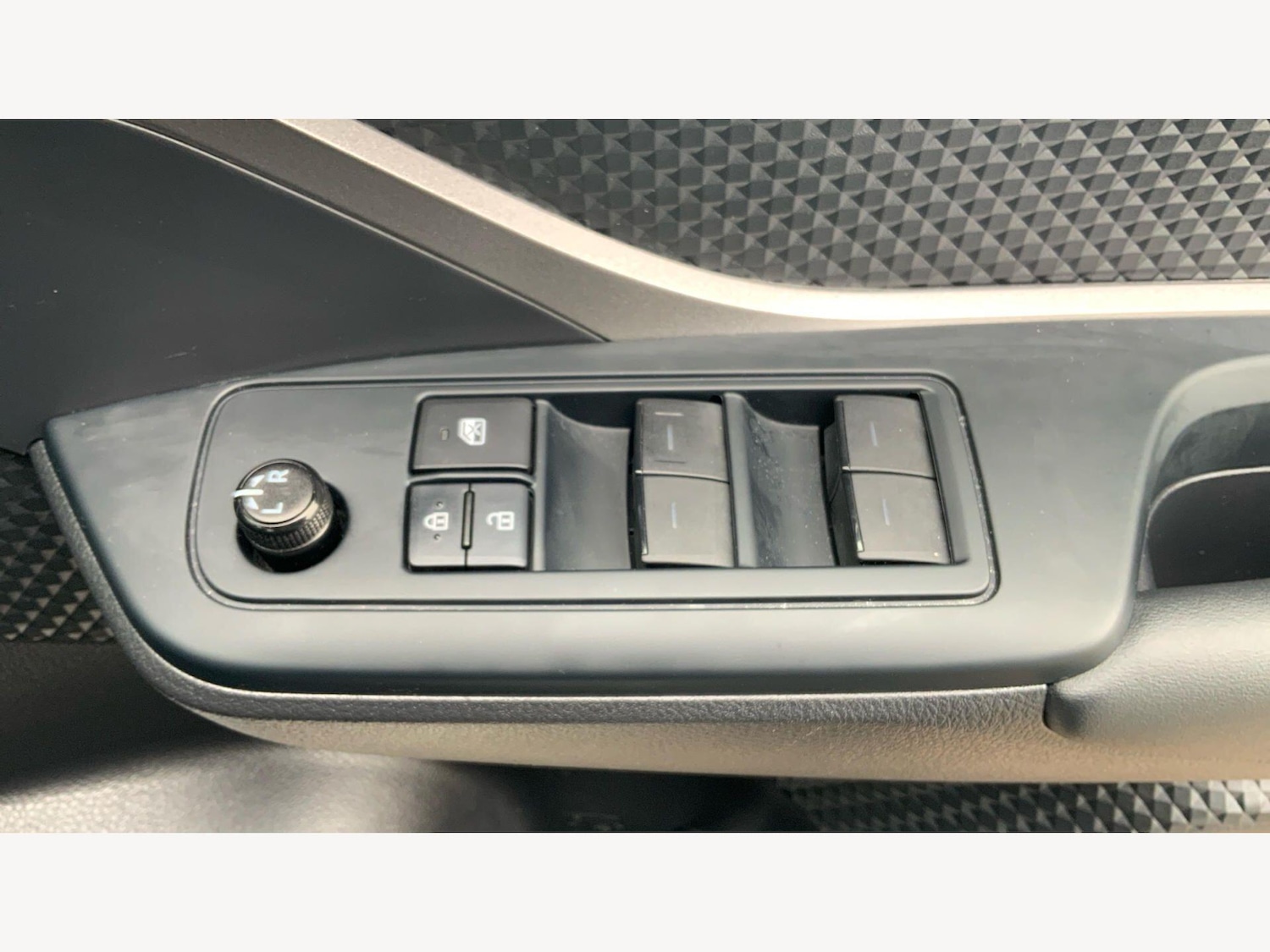 Used Toyota C-HR for sale - 78115242: Photo 29