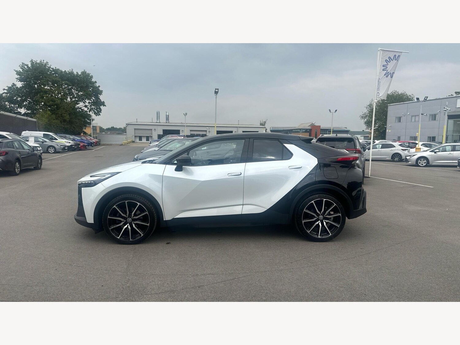 Used Toyota C-HR 2024 for sale - 77425868: Photo 19