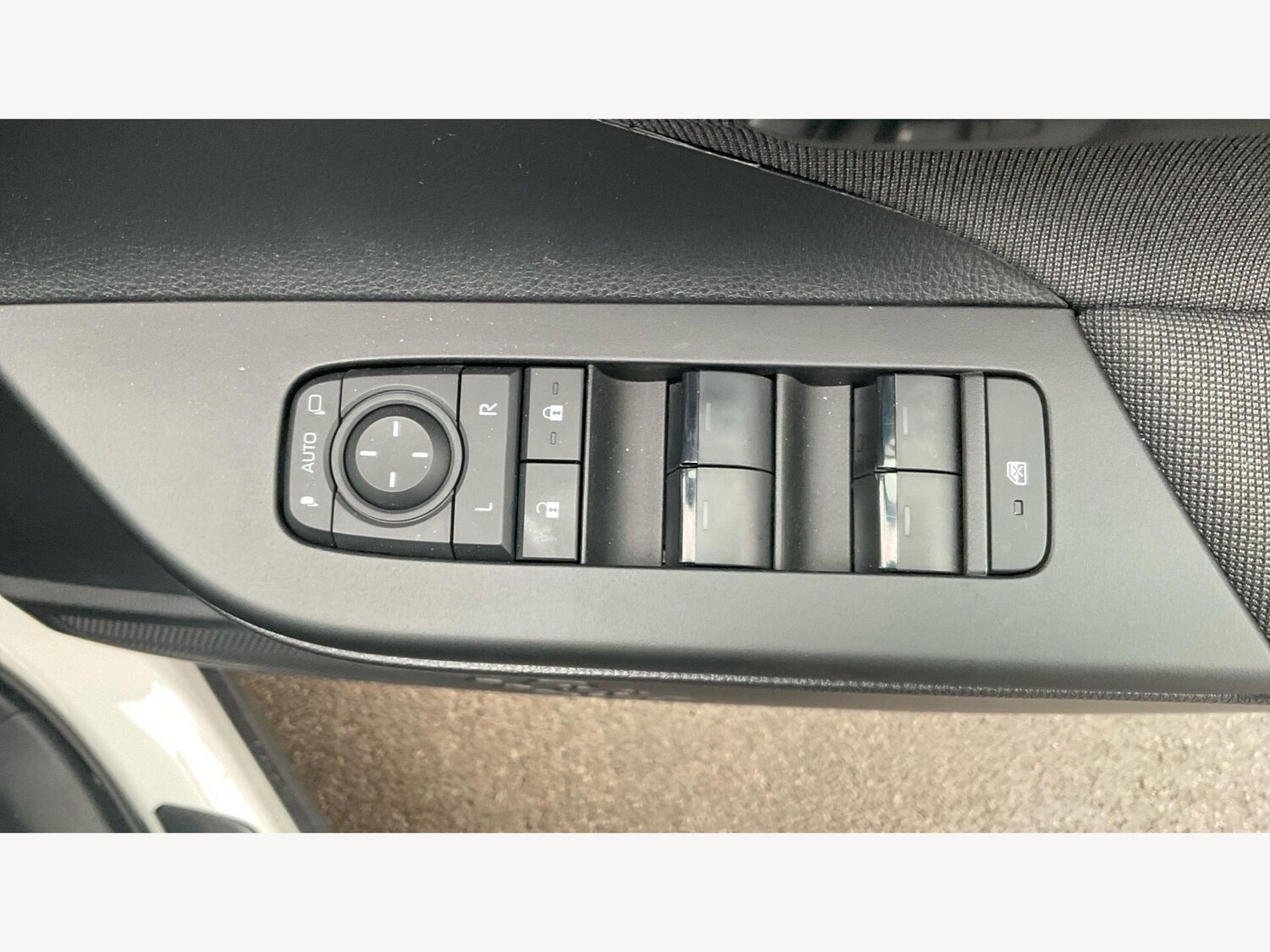 Used Toyota C-HR for sale - 77657641: Photo 30