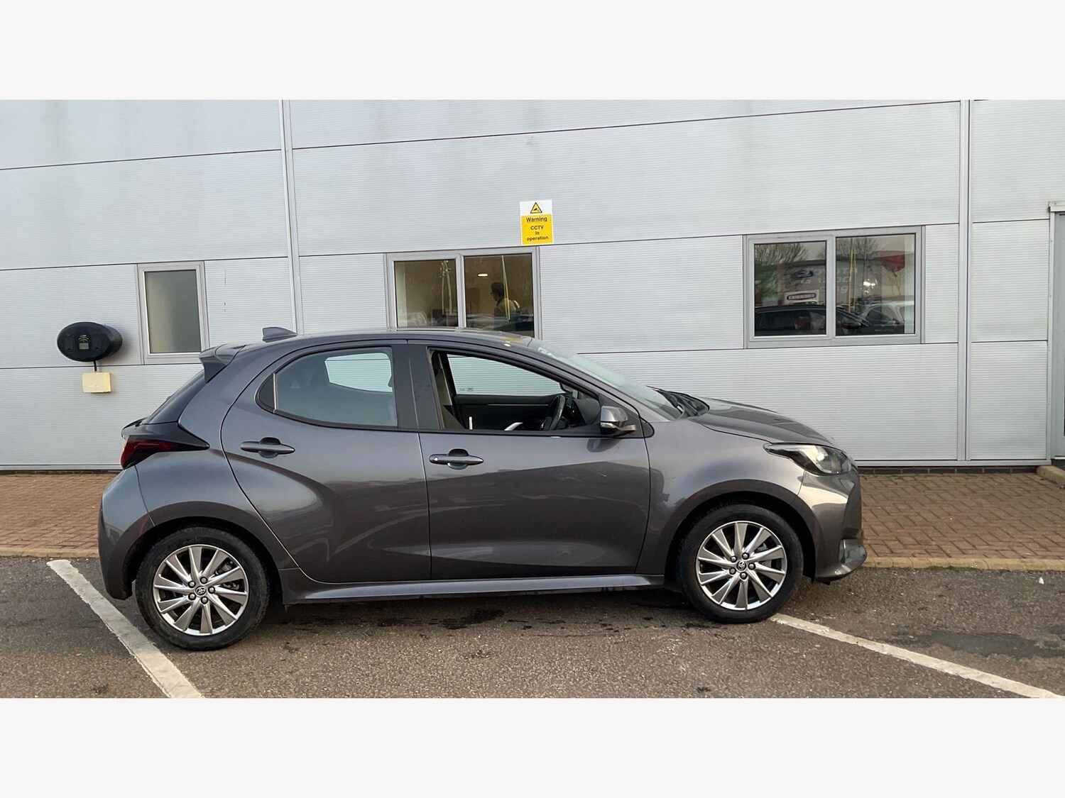 Used Toyota Yaris for sale - 77794247: Photo 18