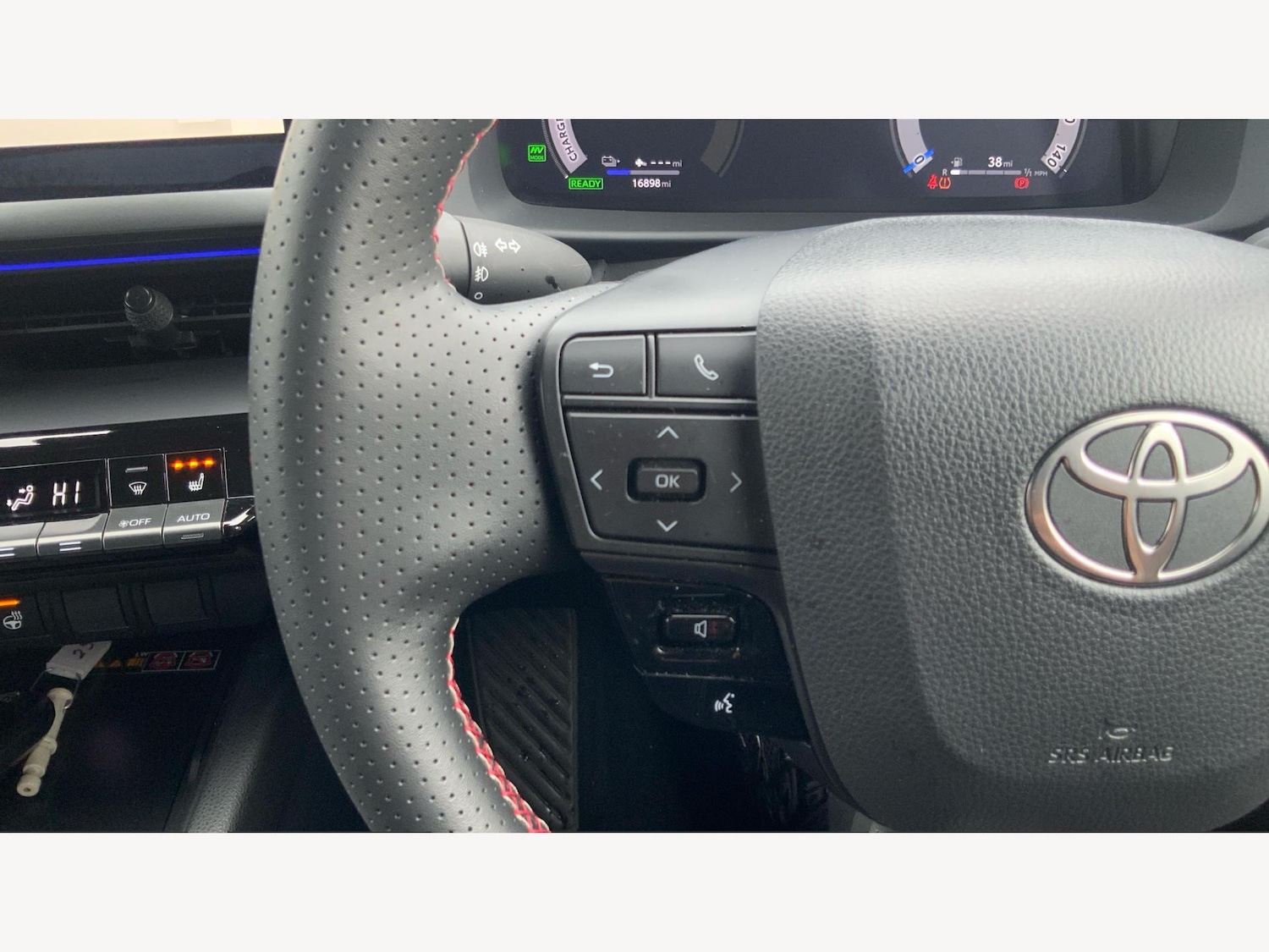 Used Toyota C-HR 2024 for sale - 77637403: Photo 25