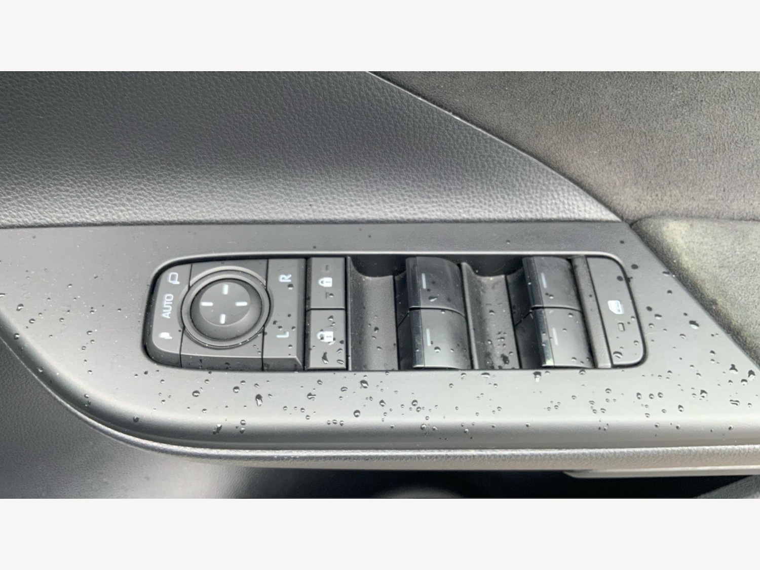 Used Toyota C-HR 2024 for sale - 77637403: Photo 28