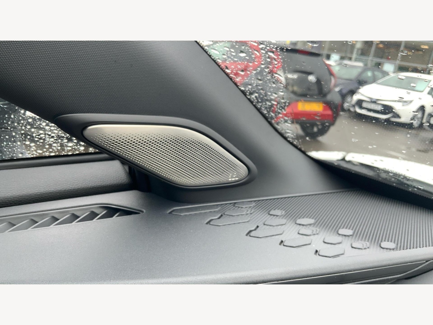 Used Toyota C-HR 2024 for sale - 77637403: Photo 30