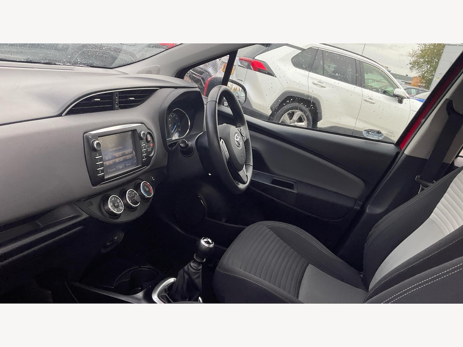 Used Toyota Yaris 2018 for sale - 76307597: Photo 12