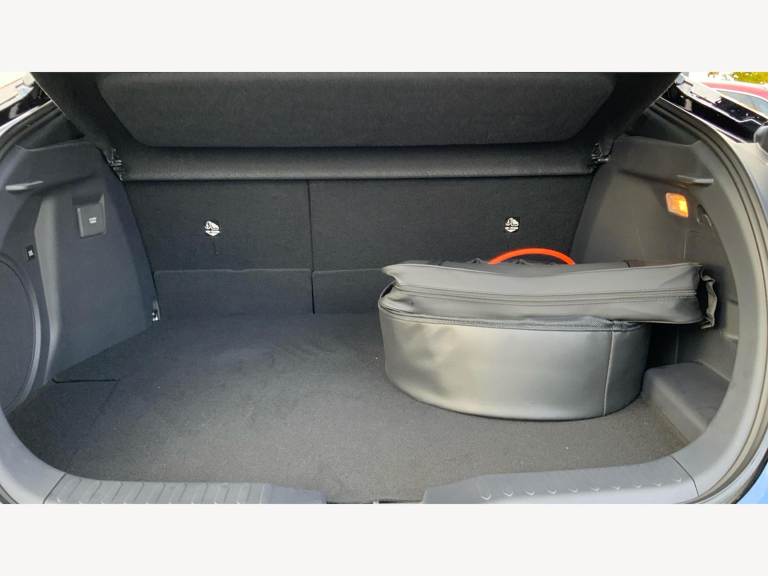 Used Toyota C-HR 2024 for sale - 76326859: Photo 16