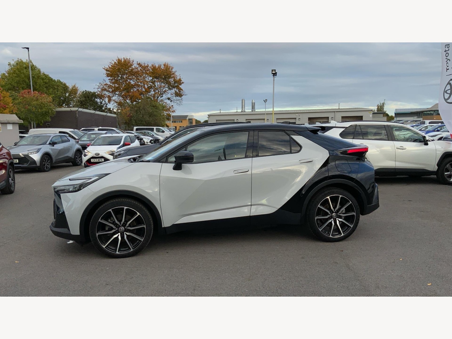 Used Toyota C-HR 2024 for sale - 76326859: Photo 19