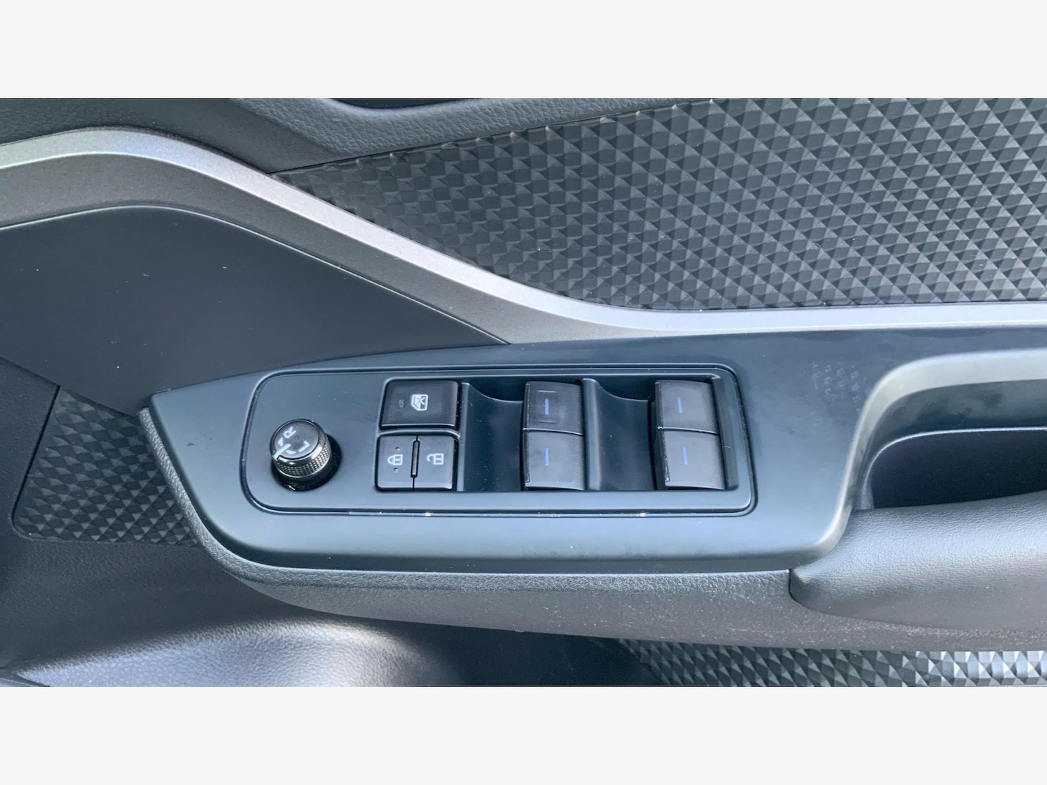 Used Toyota C-HR 2023 for sale - 77101958: Photo 27