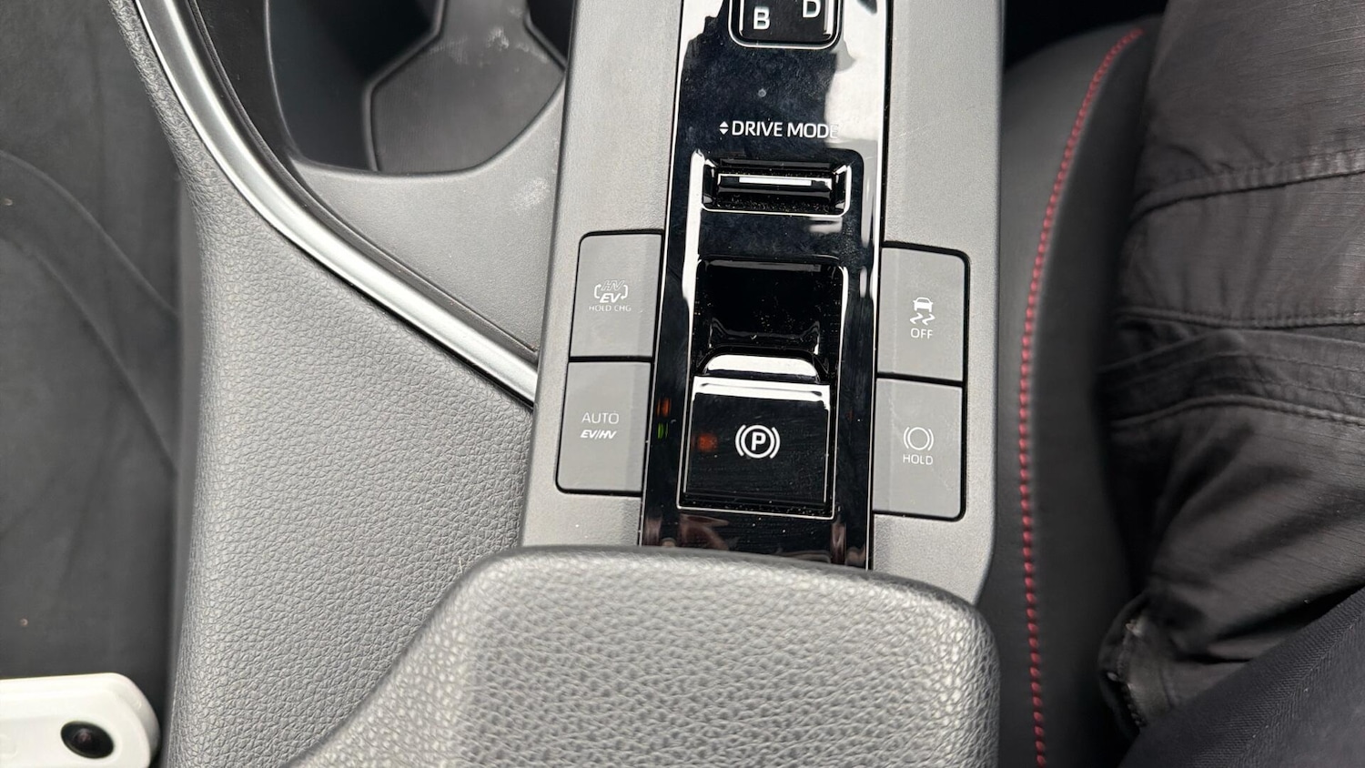 Used Toyota C-HR 2025 for sale - 77939335: Photo 32