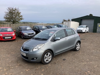 Used Toyota Yaris 2010 for sale - 76526544: Photo