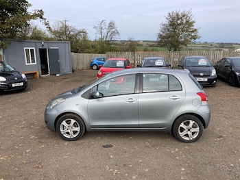 Used Toyota Yaris 2010 for sale - 76526544: Photo