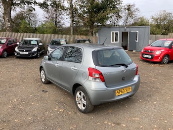 Used Toyota Yaris 2010 for sale - 76526544: Photo