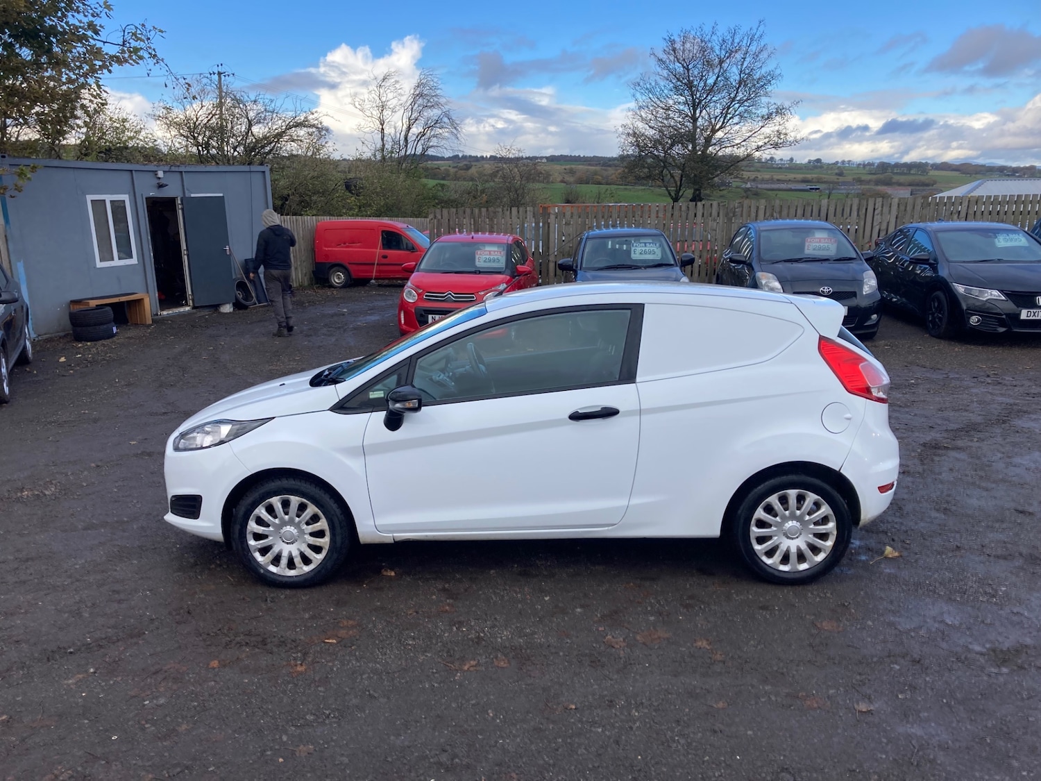 Used Ford Fiesta 2017 for sale - 76403306: Photo 2