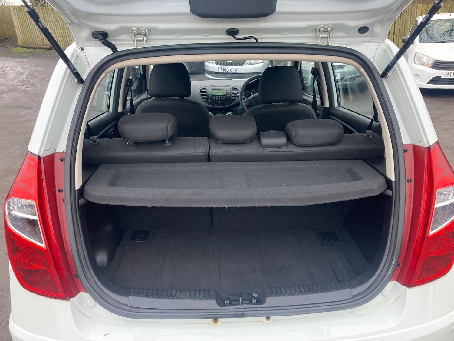 Used Hyundai i10 2013 for sale - 77516167: Photo 9