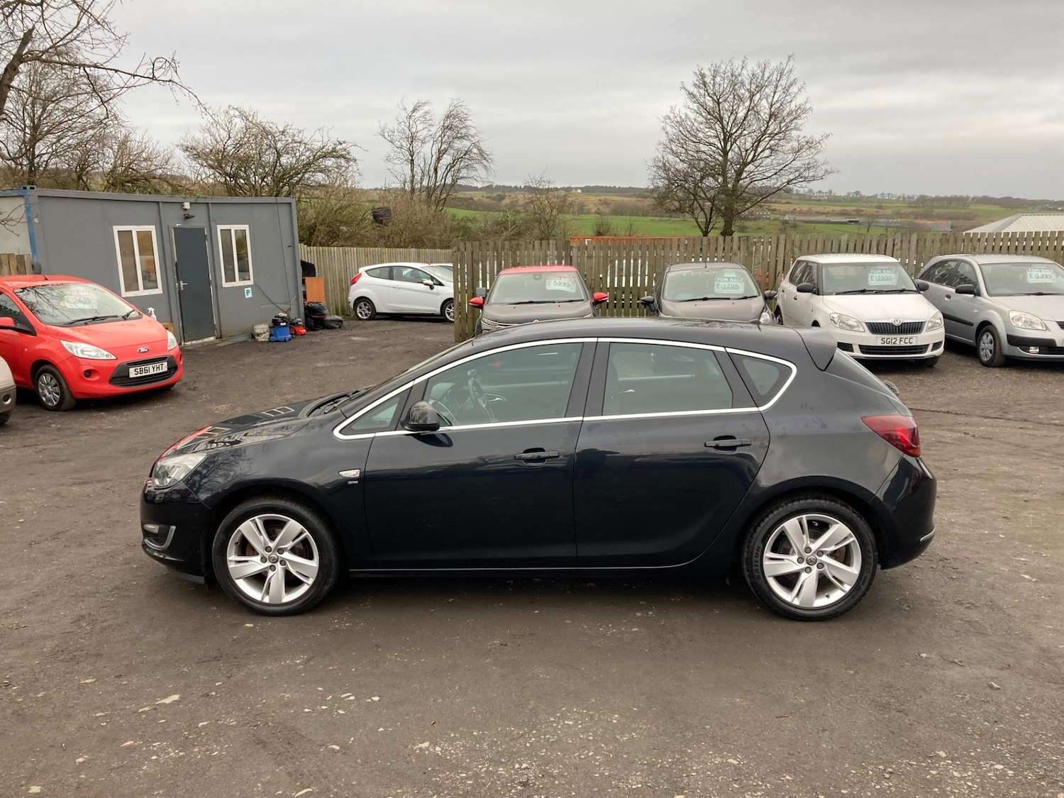 Used Vauxhall Astra 2013 for sale - 77052243: Photo 2