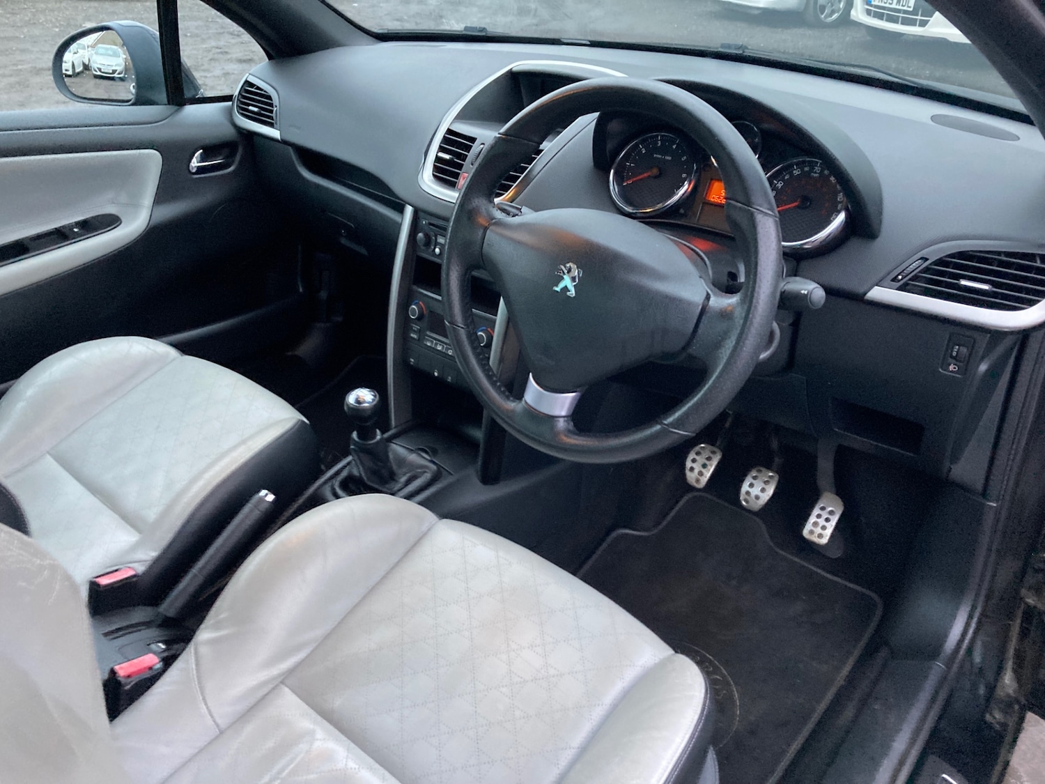 Used Peugeot 207 2012 for sale - 77312749: Photo 9