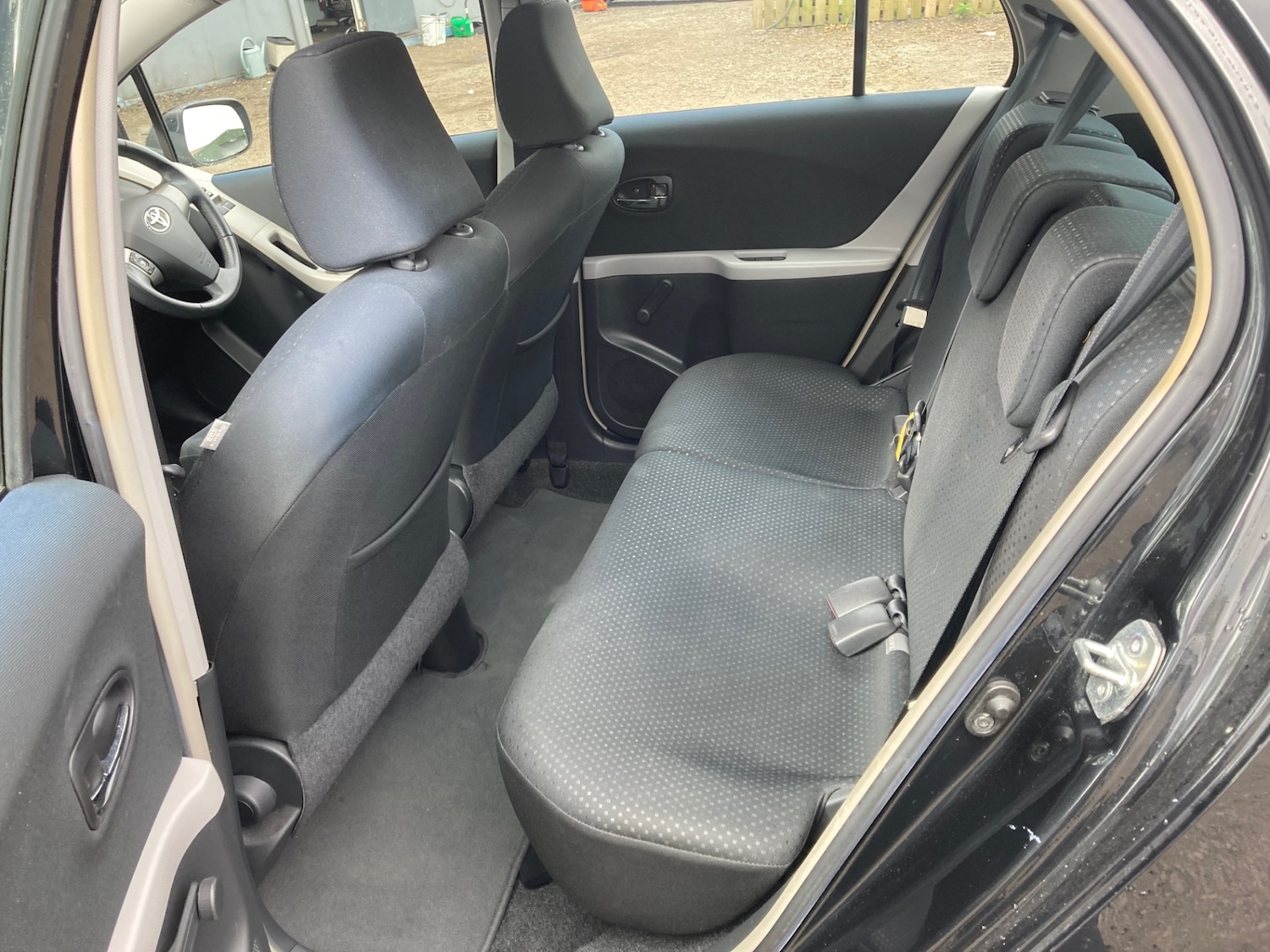 Used Toyota Yaris 2010 for sale - 76662951: Photo 8