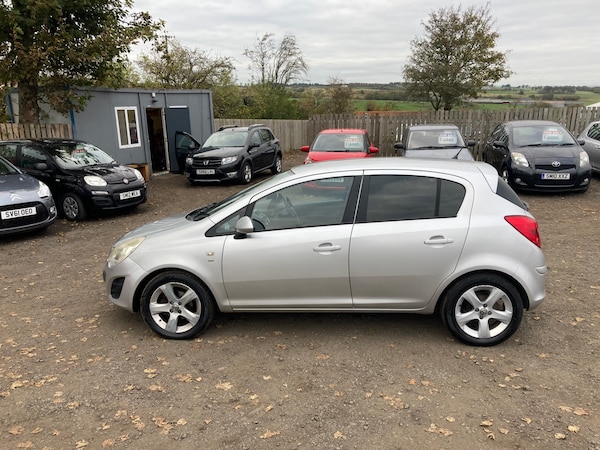 Used Vauxhall Corsa 2011 for sale - 76302482: Photo 2