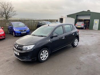 Used Dacia Sandero 2017 for sale - 77298386: Photo