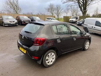 Used Dacia Sandero 2017 for sale - 77298386: Photo