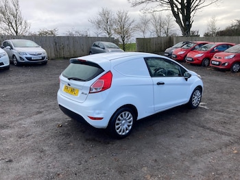 Used Ford Fiesta 2017 for sale - 76531069: Photo