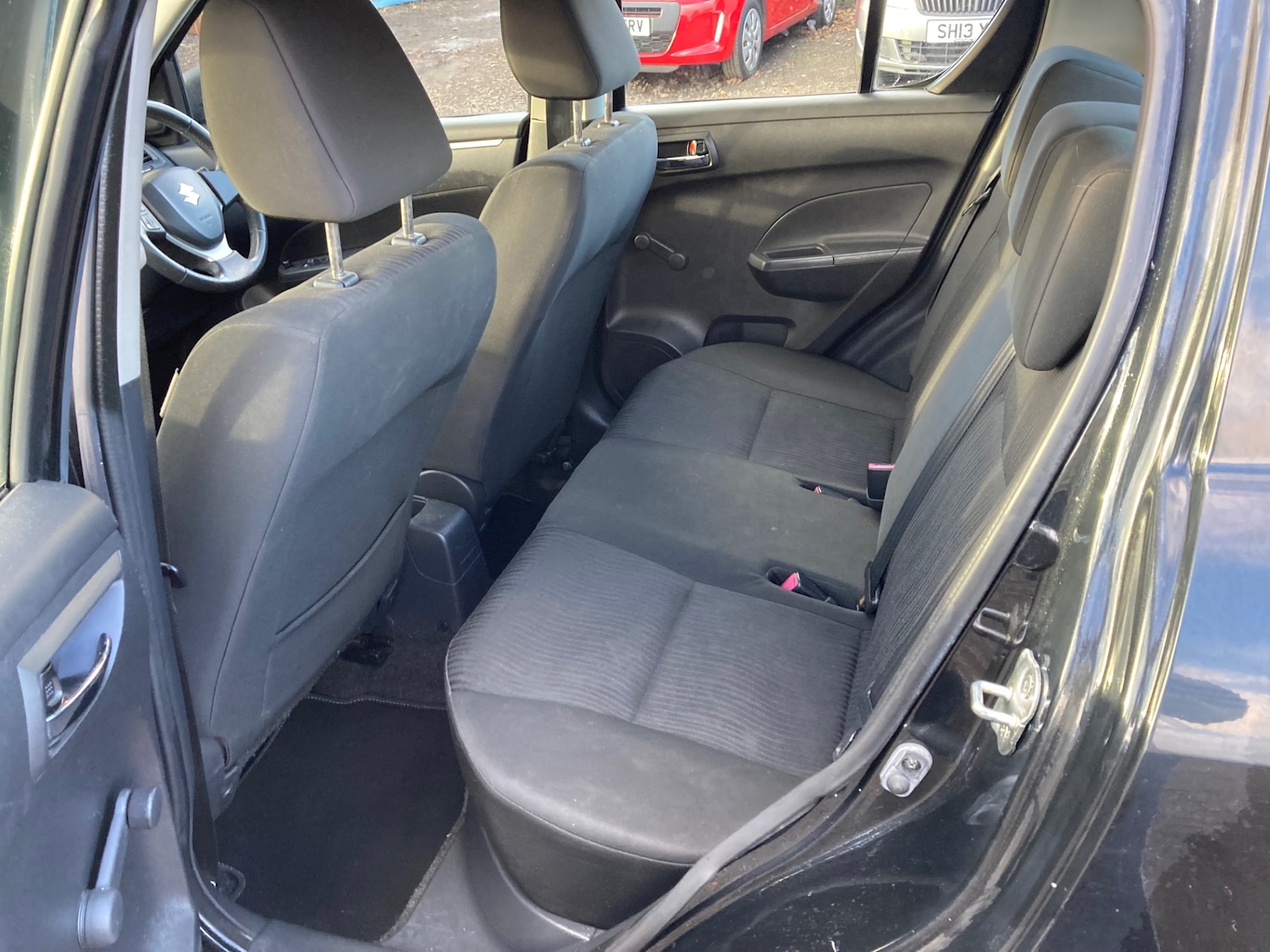 Used Suzuki Swift 2011 for sale - 76392426: Photo 8