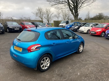 Used Peugeot 208 2013 for sale - 77802684: Photo