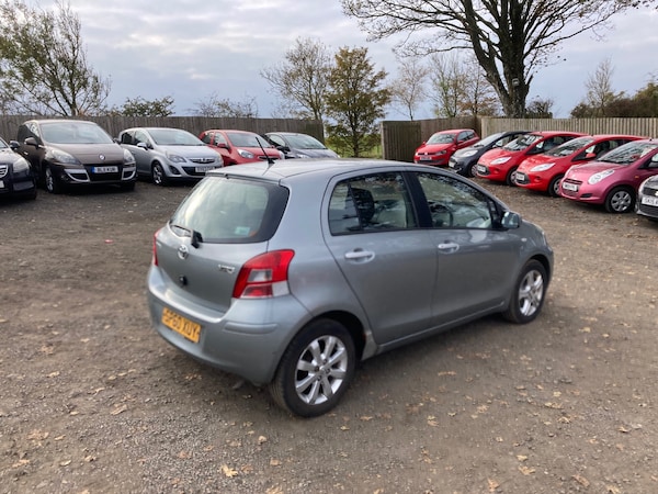Used Toyota Yaris 2010 for sale - 76340110: Photo 4