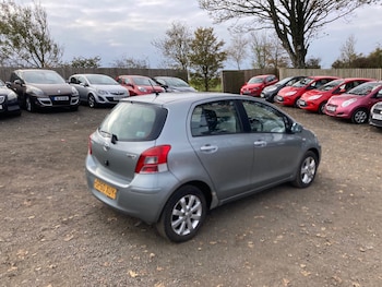 Used Toyota Yaris 2010 for sale - 76340110: Photo 4