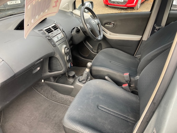 Used Toyota Yaris 2010 for sale - 76340110: Photo 7
