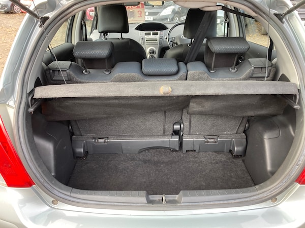 Used Toyota Yaris 2010 for sale - 76340110: Photo 9