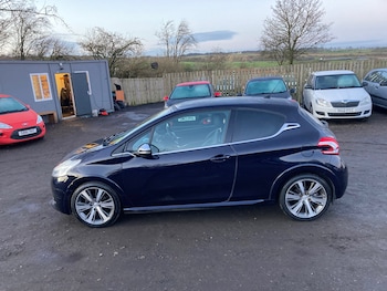 Used Peugeot 208 2015 for sale - 76924176: Photo