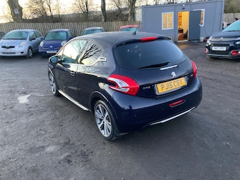 Used Peugeot 208 2015 for sale - 76924176: Photo