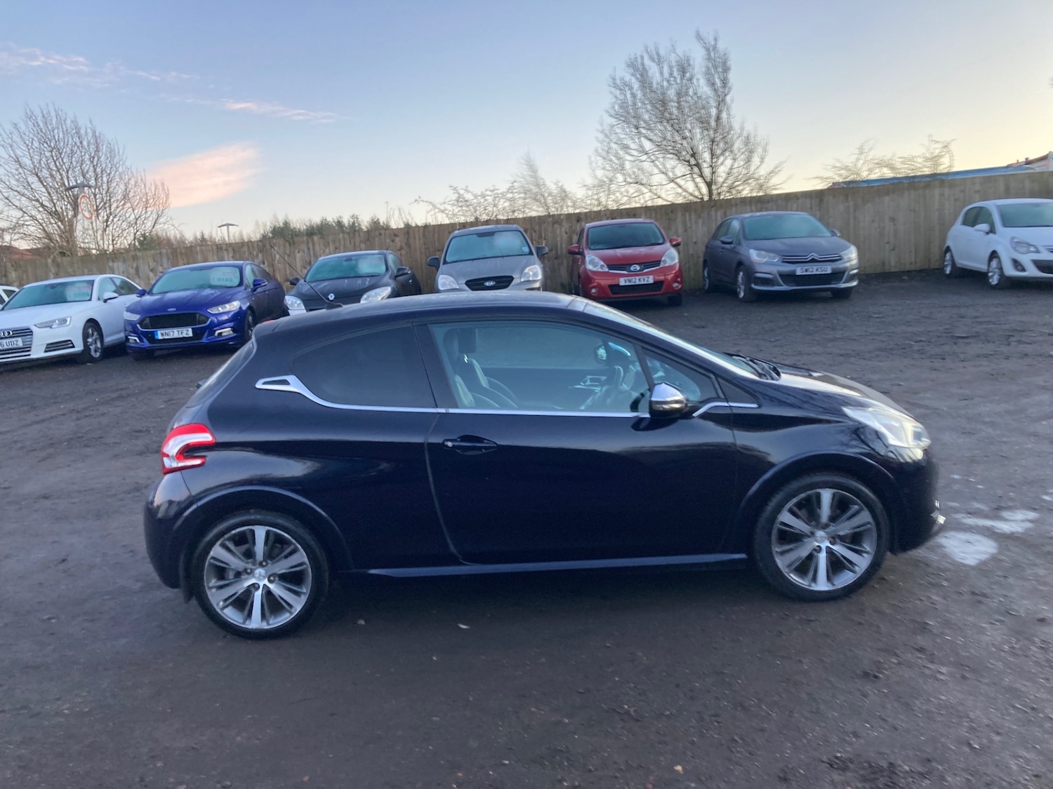 Used Peugeot 208 2015 for sale - 76924176: Photo 5
